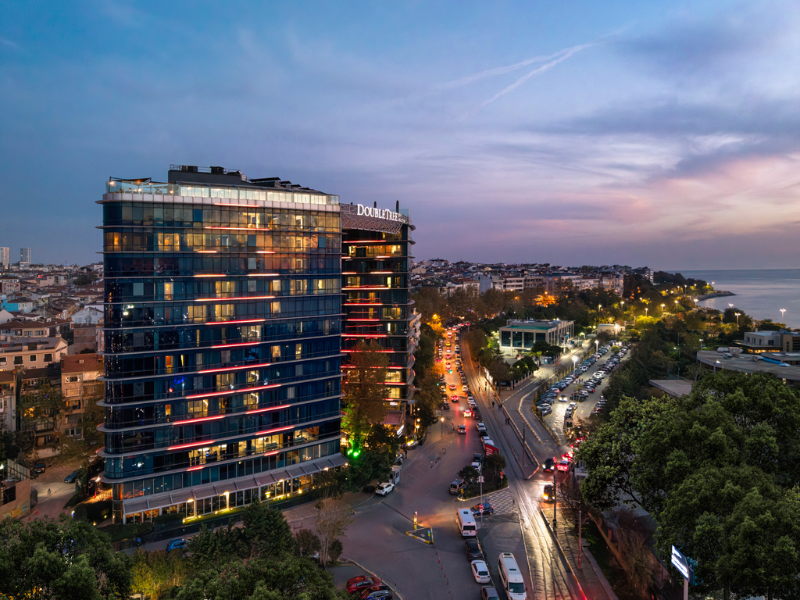 Eşsiz Manzarada Konforlu Deneyim  DOUBLETREE BY HILTON İSTANBUL MODA